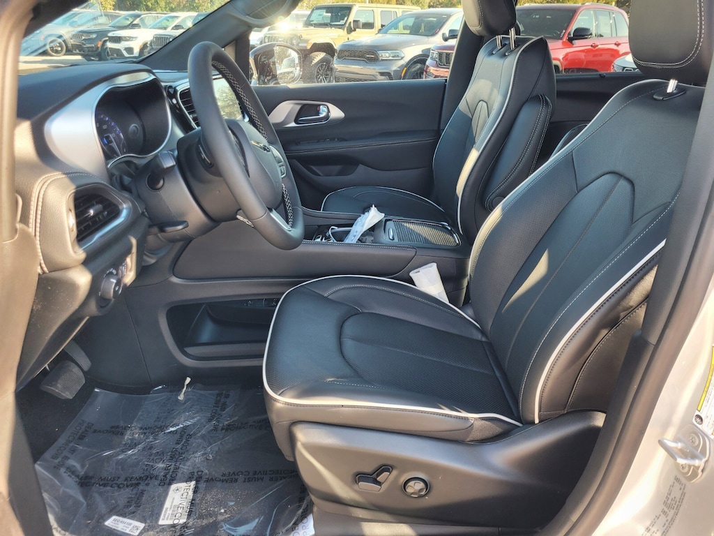 New 2026 Chrysler Pacifica Limited Van Passenger Van