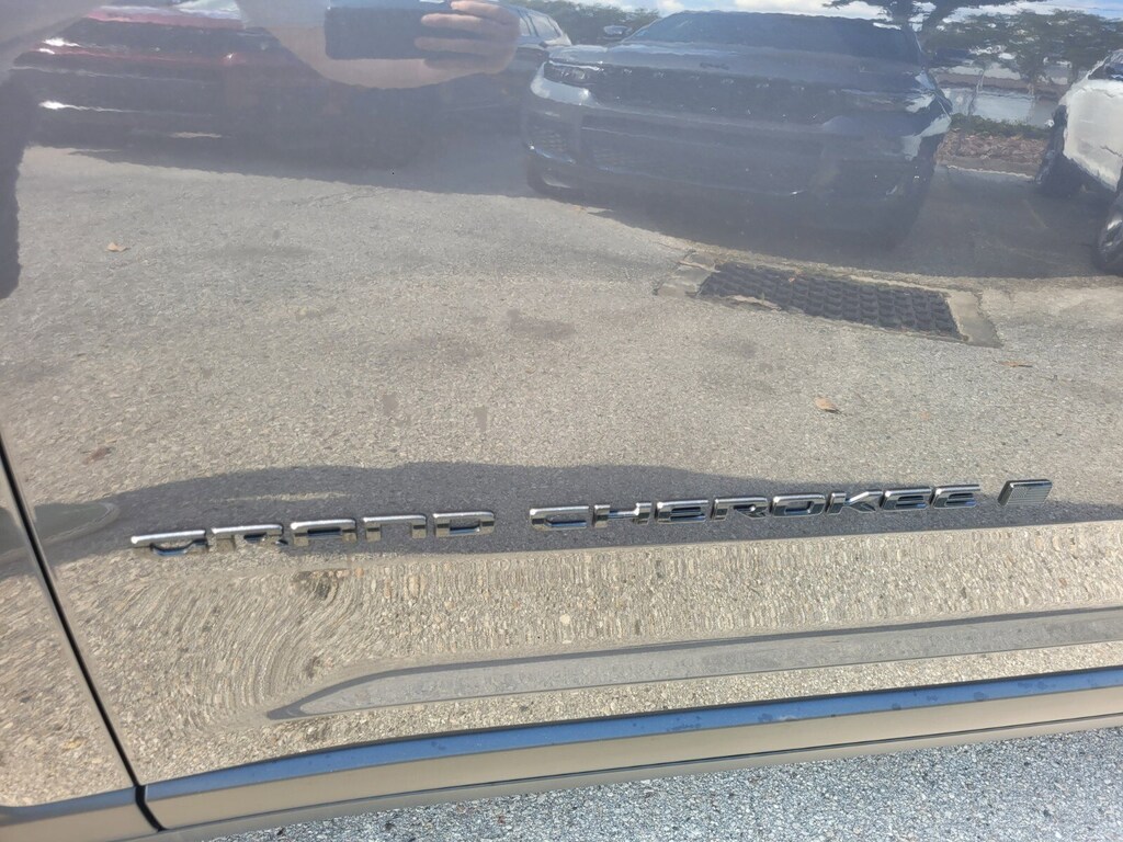 New 2025 Jeep Grand Cherokee L Laredo SUV