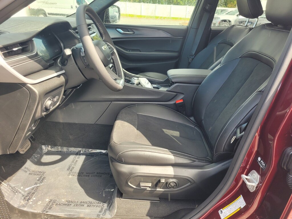 New 2025 Jeep Grand Cherokee Laredo SUV