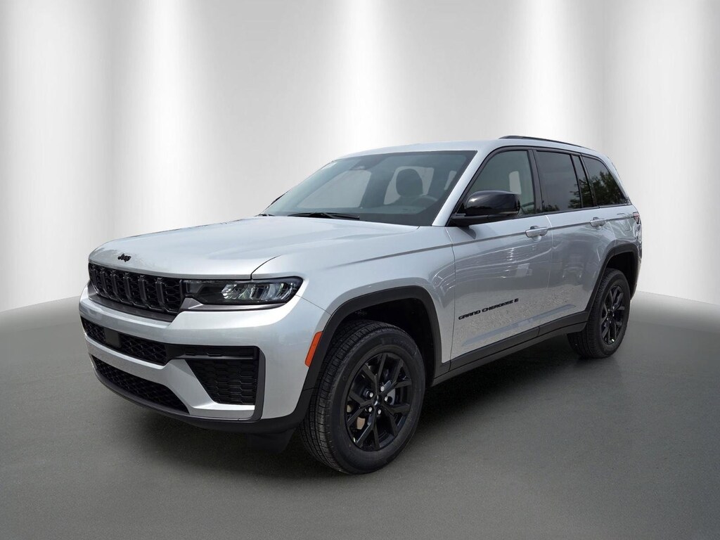 New 2026 Jeep Grand Cherokee Laredo SUV