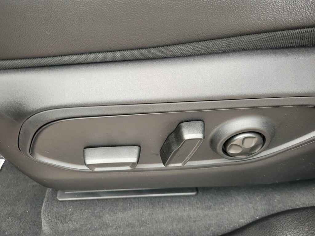 New 2025 Jeep Grand Cherokee L Laredo SUV