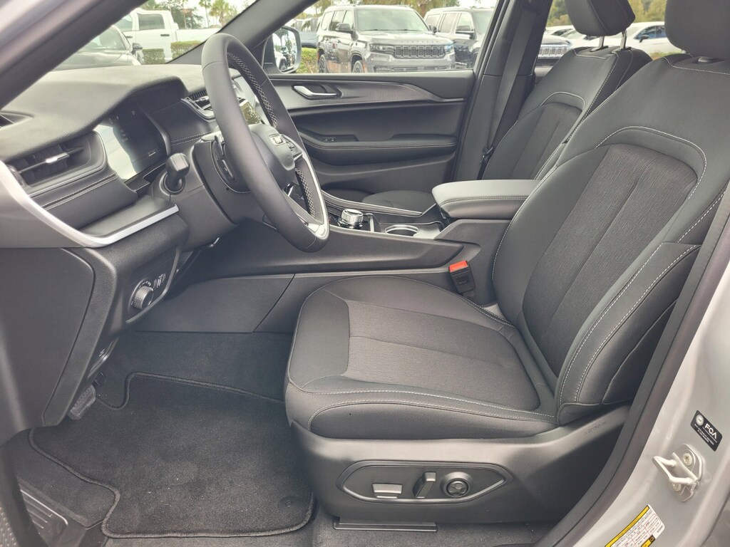 New 2025 Jeep Grand Cherokee Laredo SUV