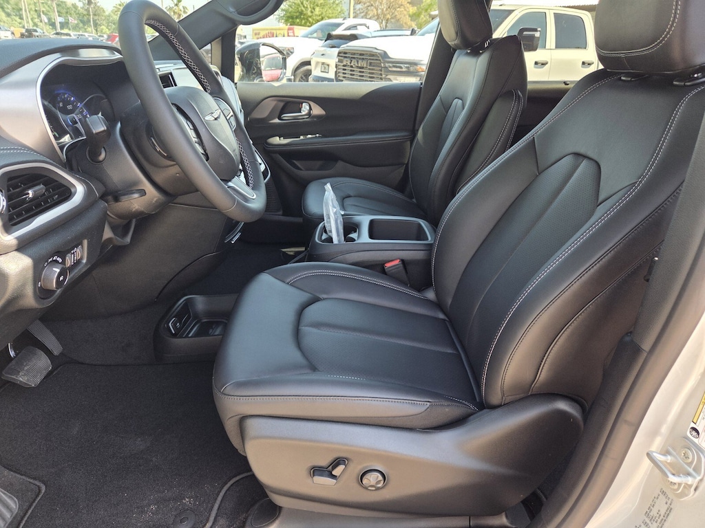 New 2026 Chrysler Pacifica Select Van Passenger Van