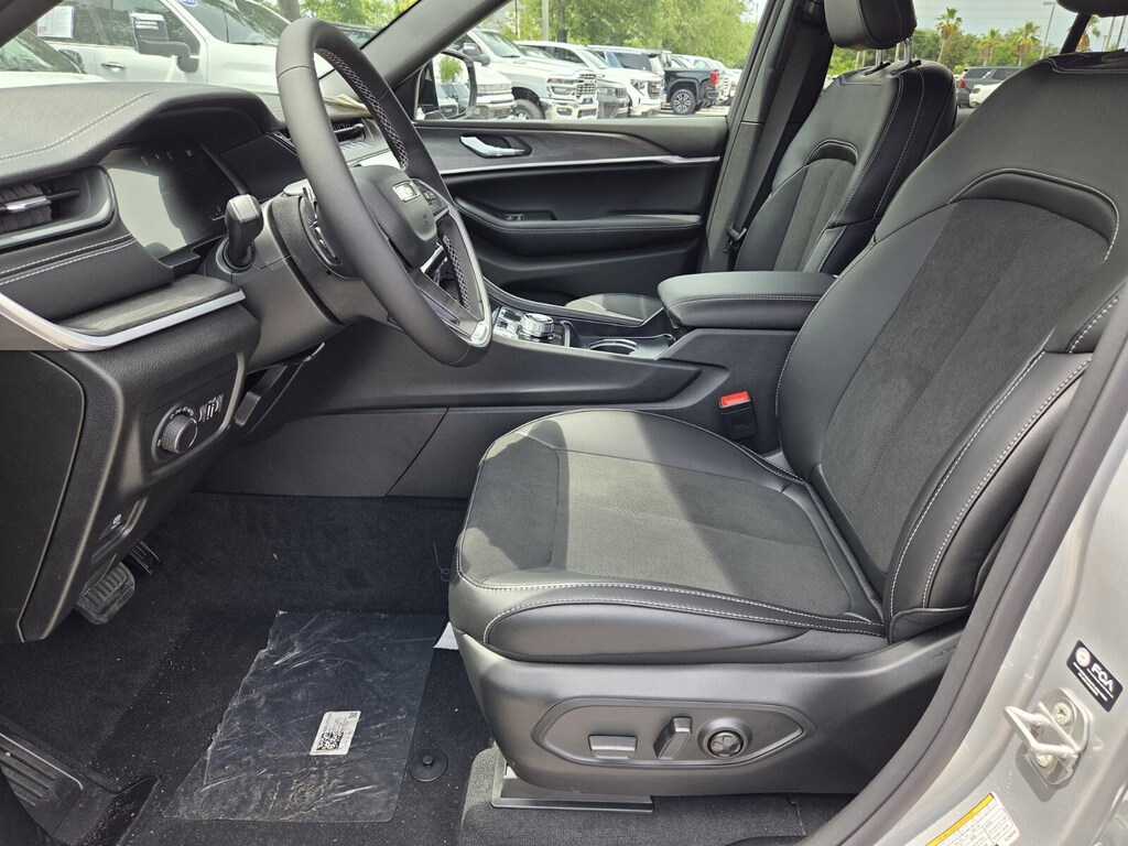 New 2026 Jeep Grand Cherokee Laredo SUV