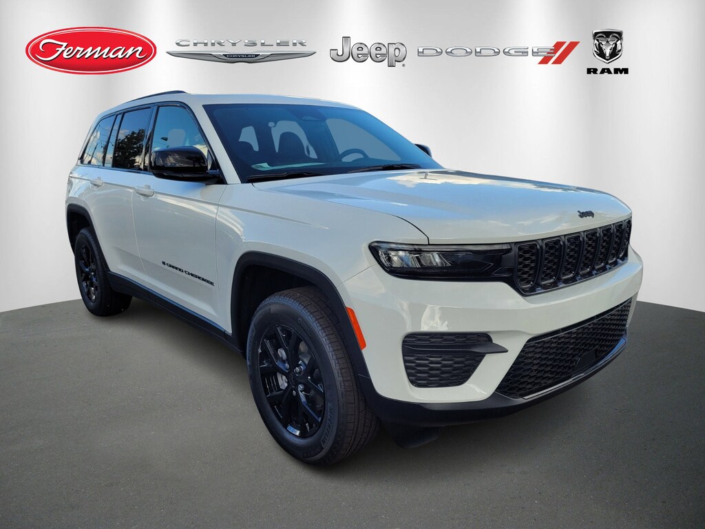 New 2025 Jeep Grand Cherokee Laredo SUV