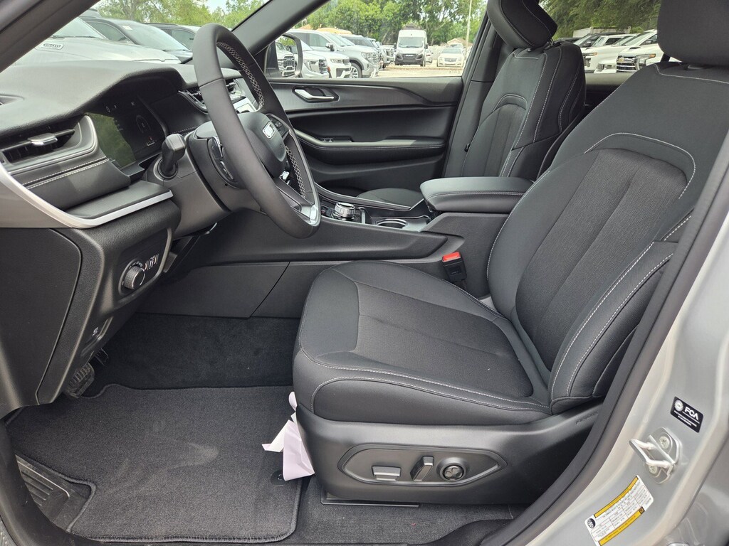 New 2026 Jeep Grand Cherokee Laredo SUV