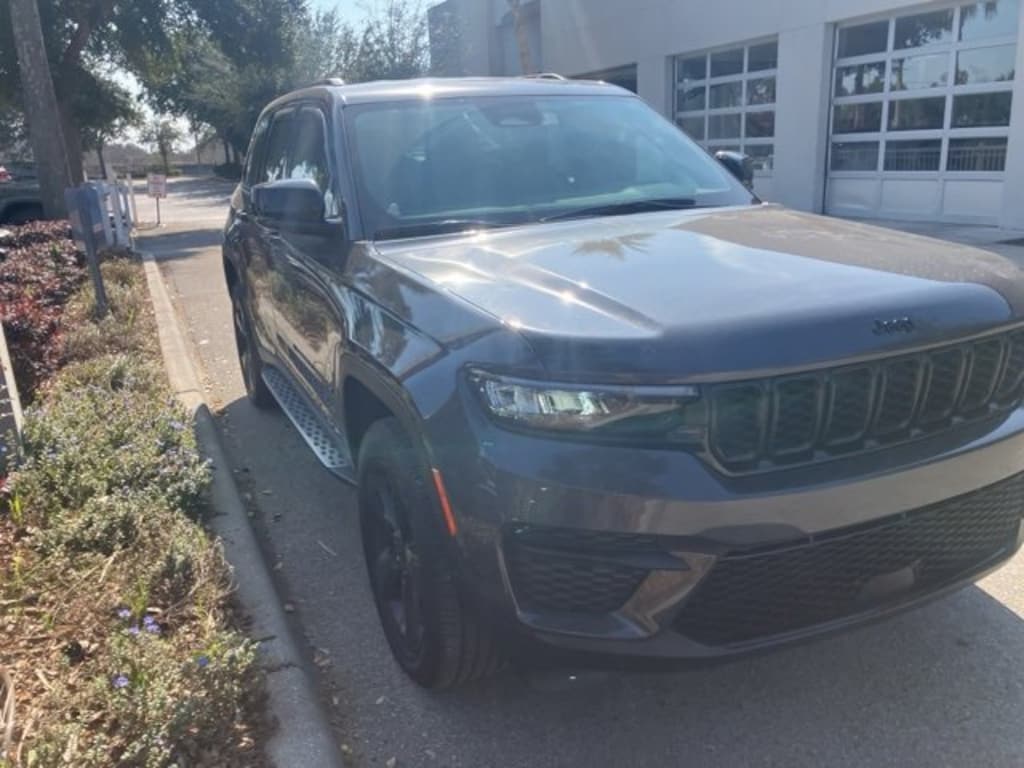Certified 2025 Jeep Grand Cherokee Laredo SUV