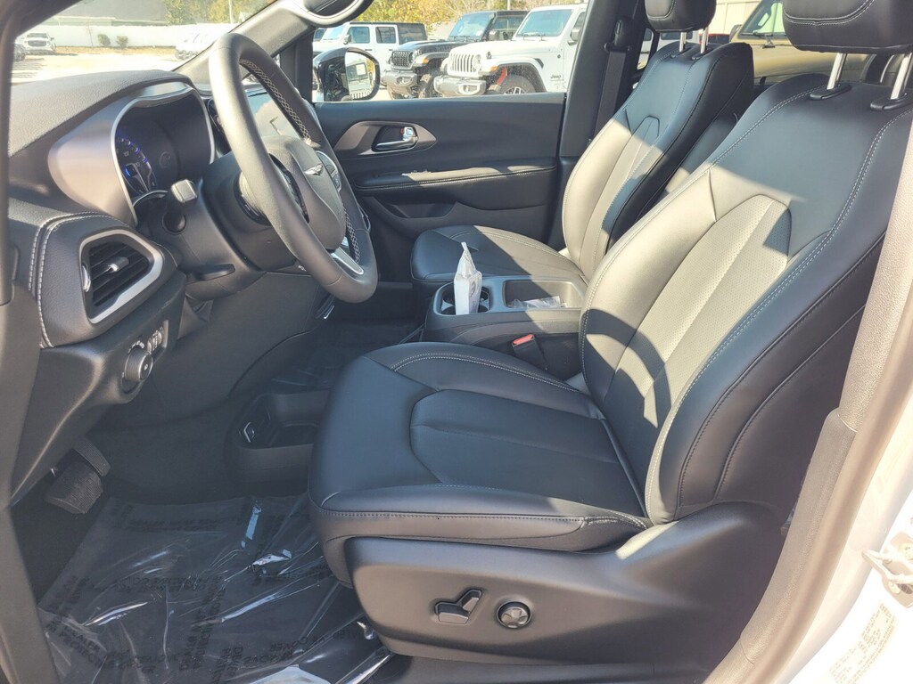 New 2026 Chrysler Pacifica Select Van Passenger Van