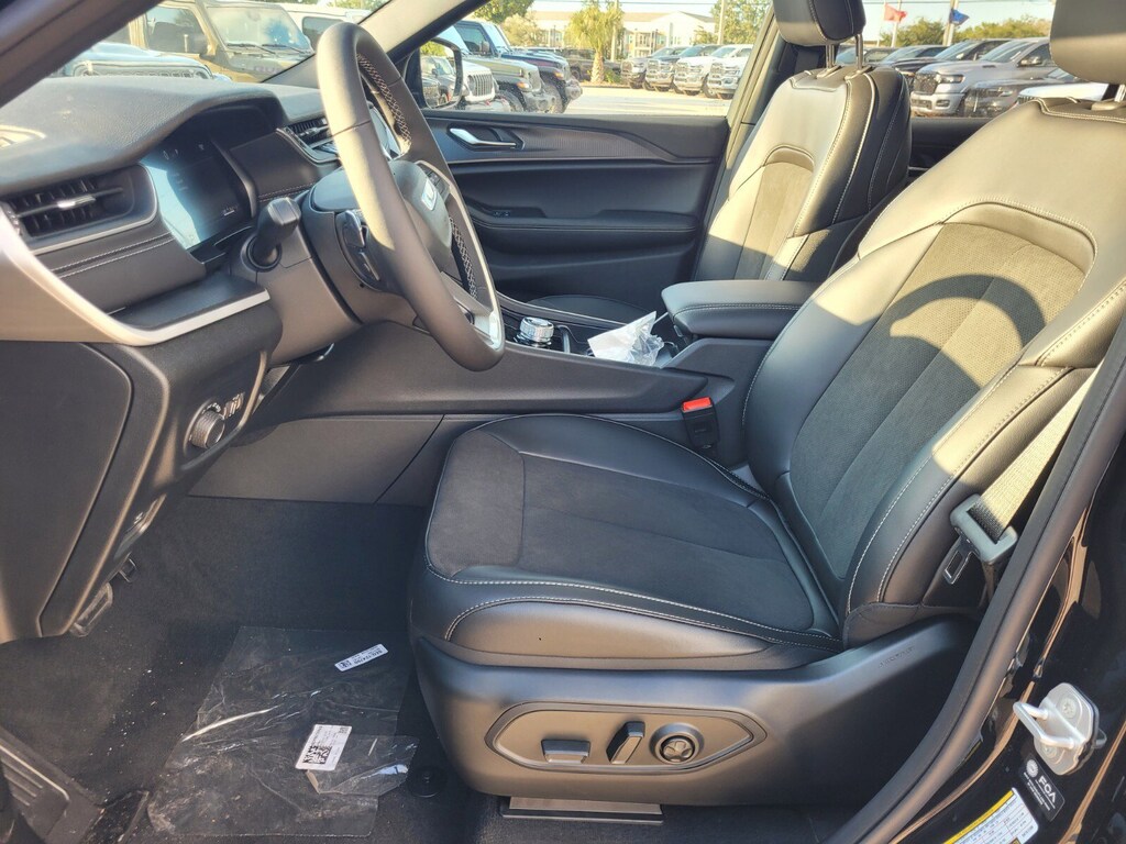 New 2025 Jeep Grand Cherokee L Laredo SUV