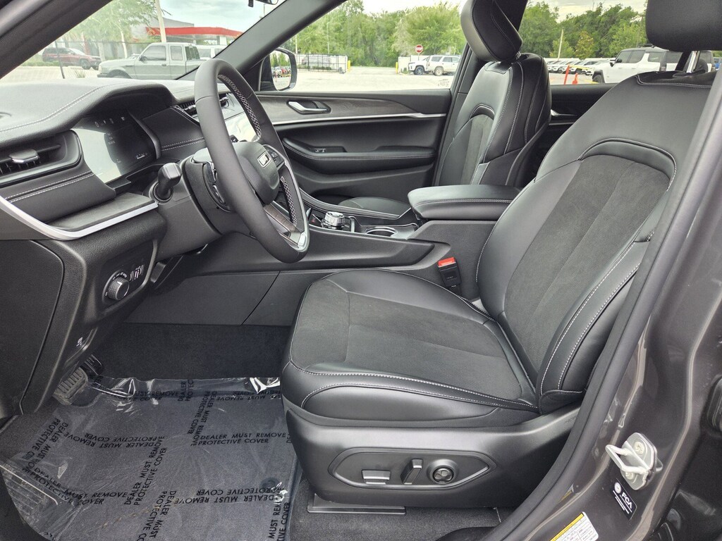 New 2026 Jeep Grand Cherokee L Laredo SUV