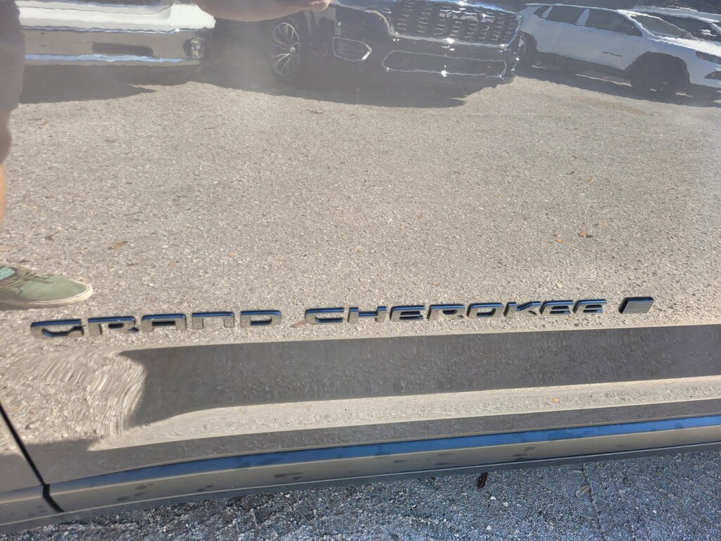 New 2025 Jeep Grand Cherokee Laredo SUV