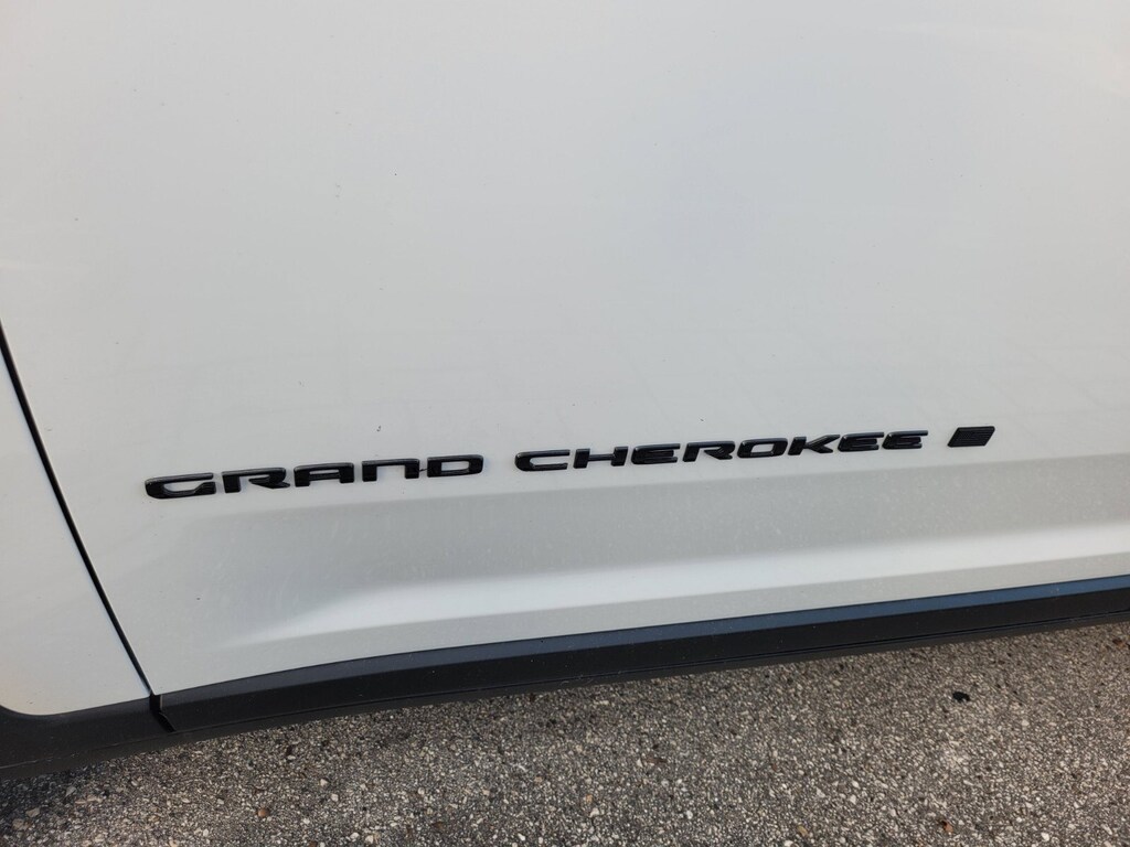 New 2025 Jeep Grand Cherokee Laredo SUV