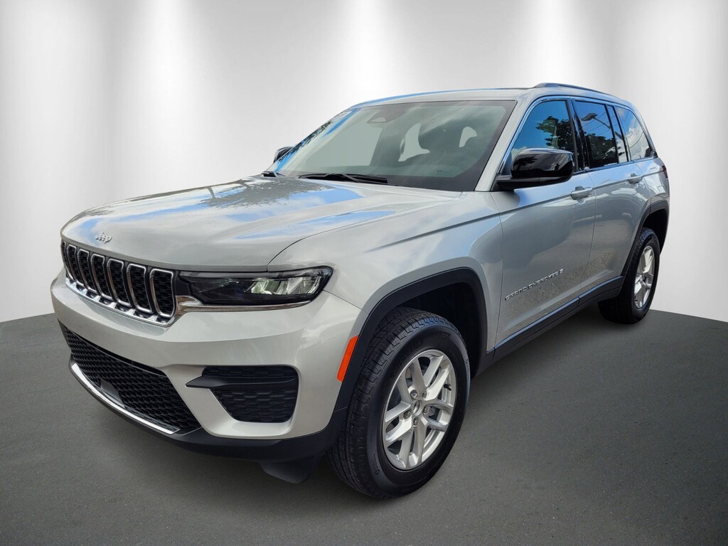 New 2025 Jeep Grand Cherokee Laredo SUV