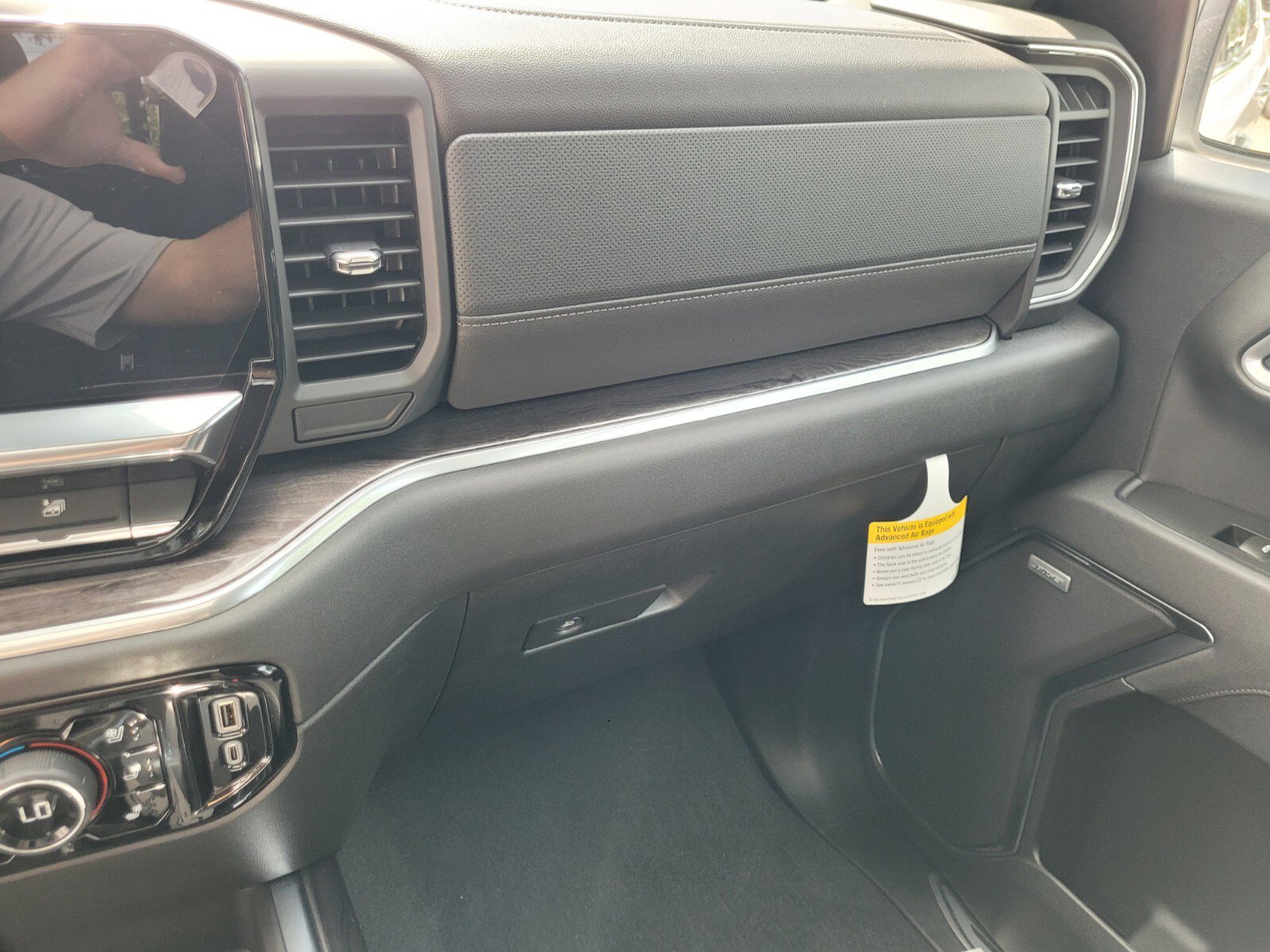 2025 Chevrolet Silverado 1500 LTZ - Photo 33