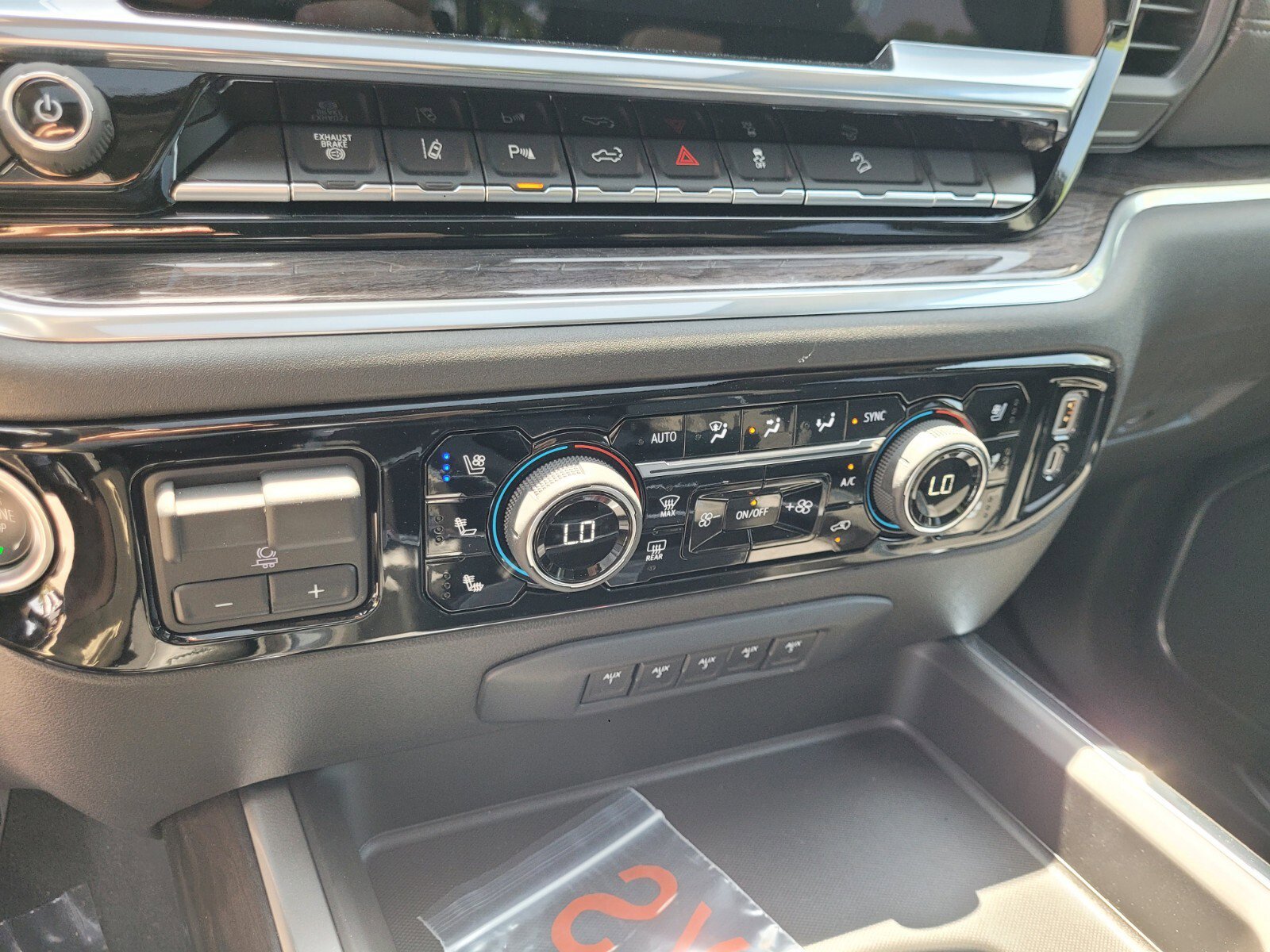 2025 Chevrolet Silverado 2500HD LTZ - Photo 33