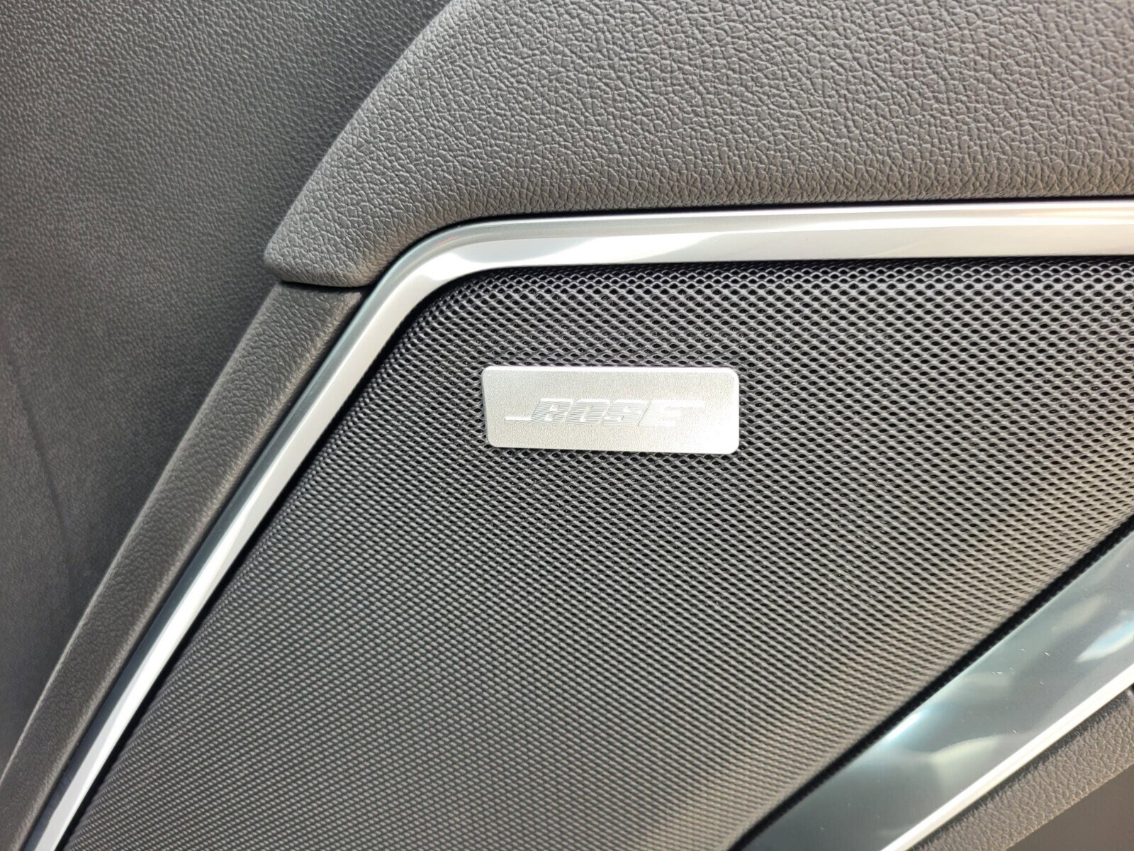 2025 Chevrolet Silverado 1500 LTZ - Photo 15