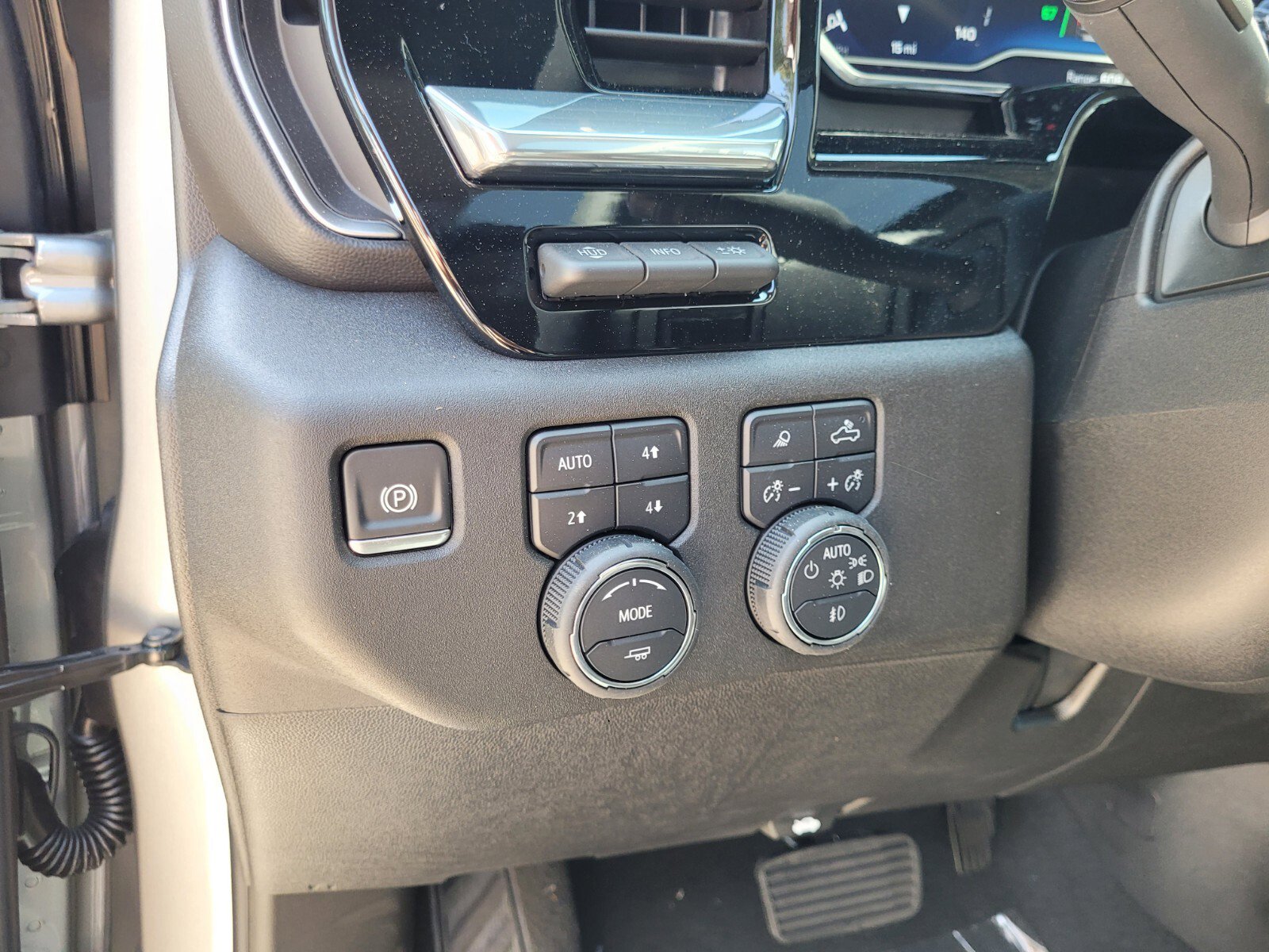 2025 Chevrolet Silverado 2500HD LTZ - Photo 31