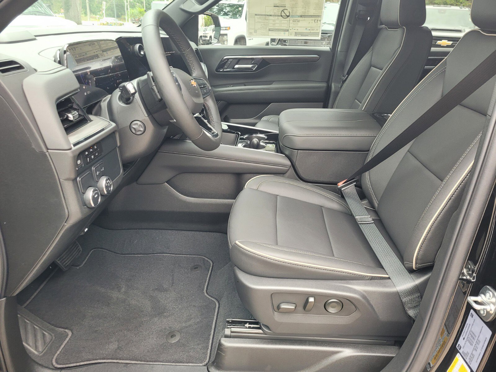 2025 Chevrolet Suburban Premier - Photo 22