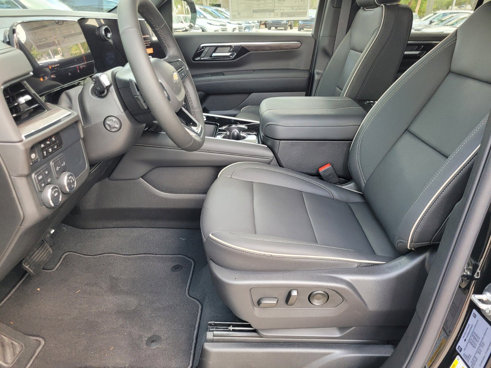 2025 Chevrolet Tahoe Premier - Photo 25