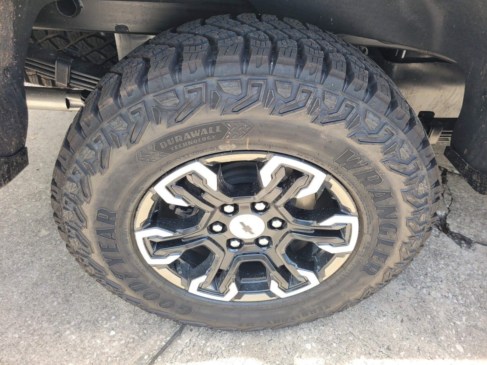 2025 Chevrolet Silverado 1500 ZR2 - Photo 13