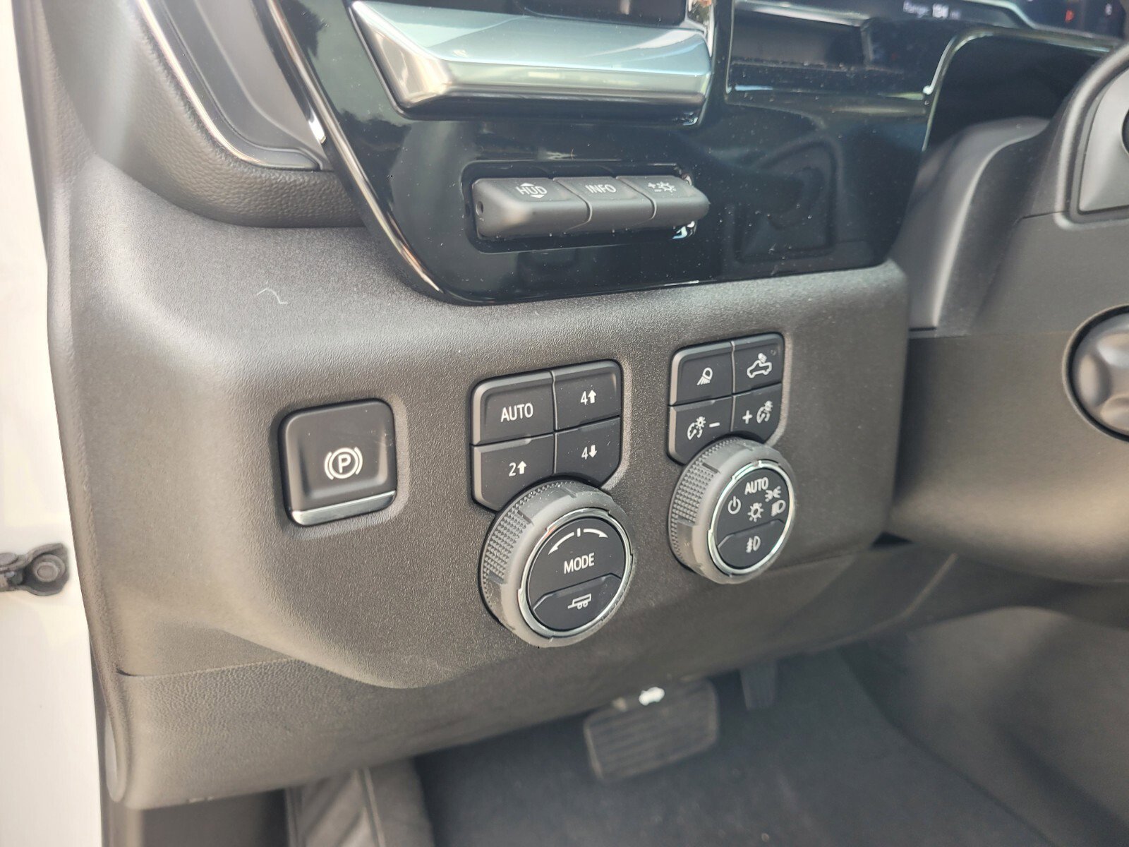 2025 Chevrolet Silverado 1500 LTZ - Photo 29