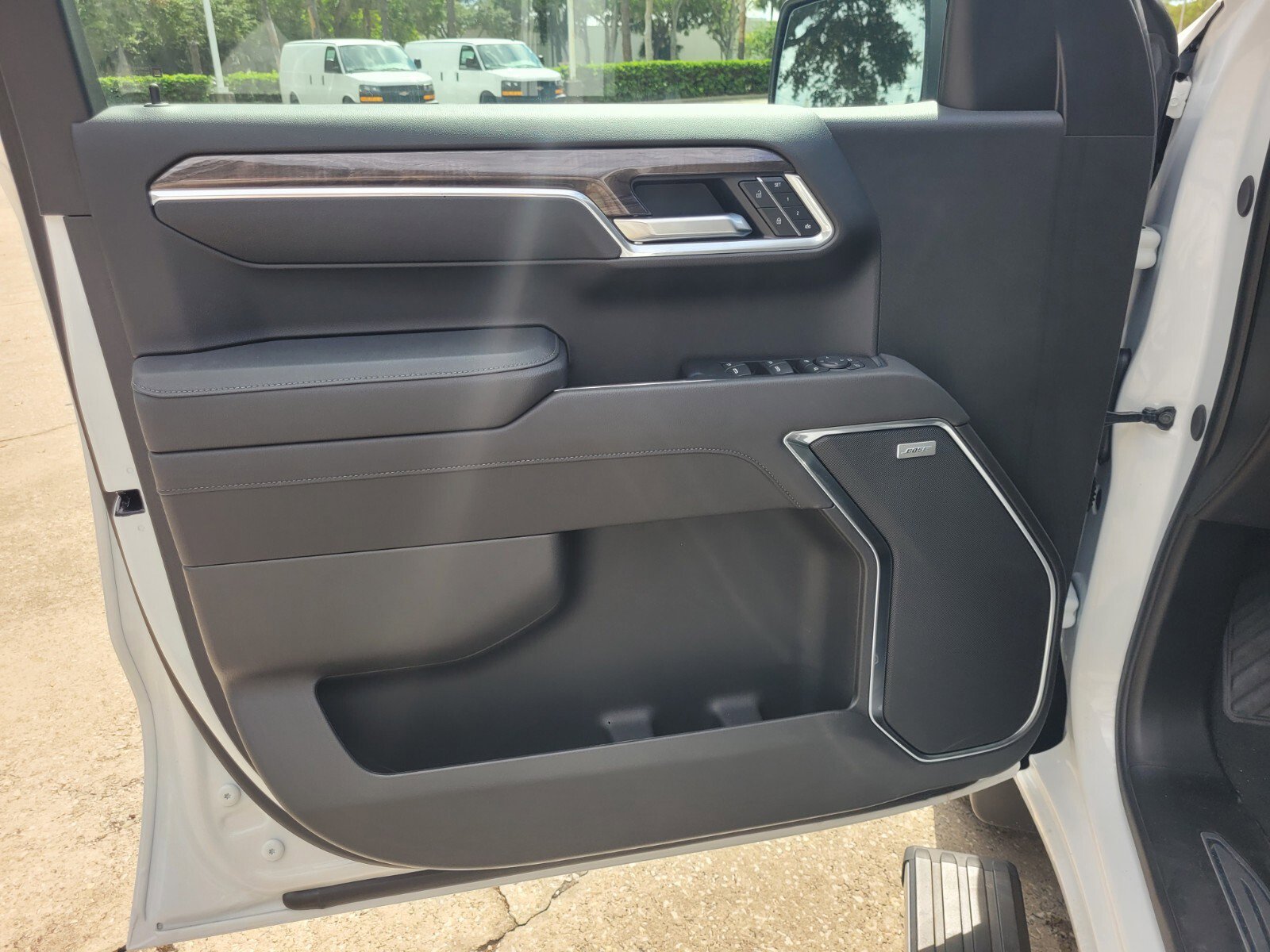2025 Chevrolet Silverado 1500 LTZ - Photo 27