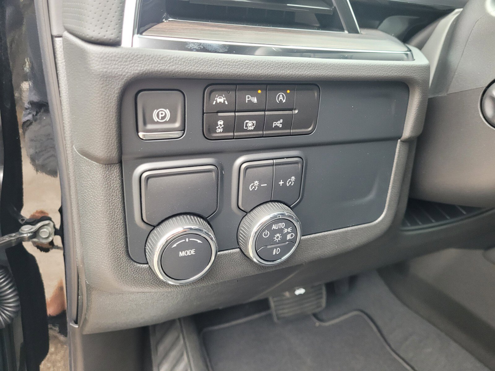 2025 Chevrolet Suburban Premier - Photo 25