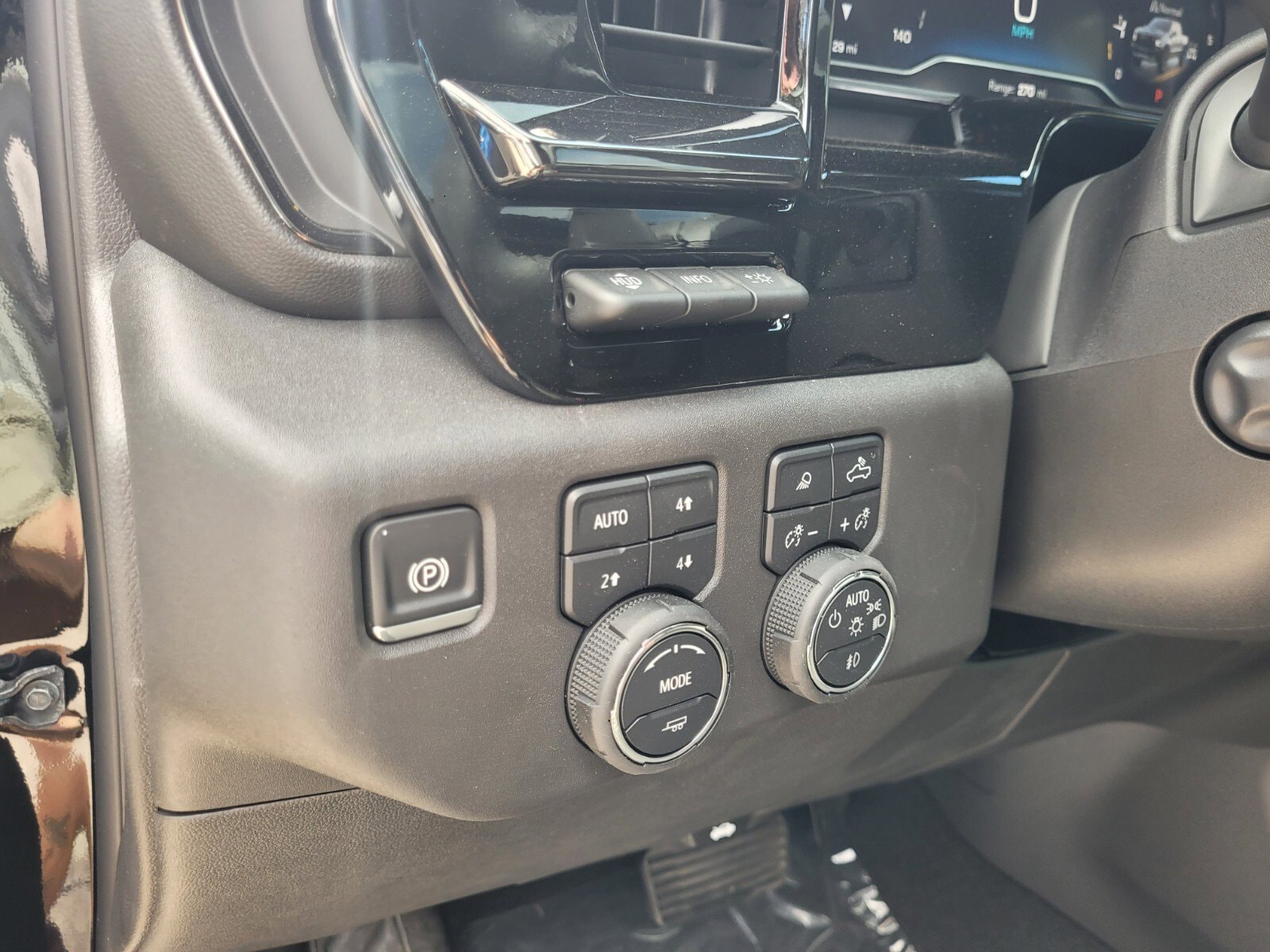2025 Chevrolet Silverado 1500 ZR2 - Photo 31