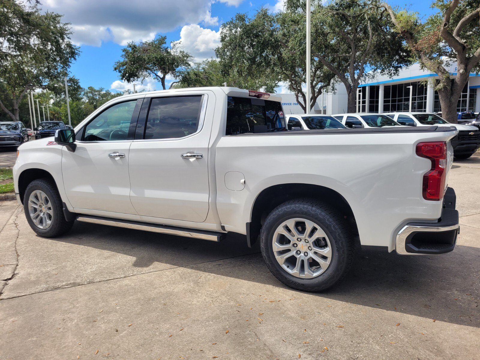 2025 Chevrolet Silverado 1500 LTZ - Photo 6