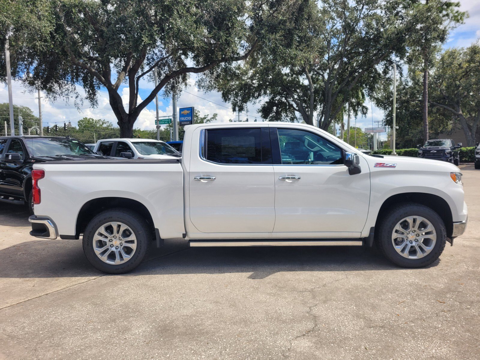 2025 Chevrolet Silverado 1500 LTZ - Photo 9