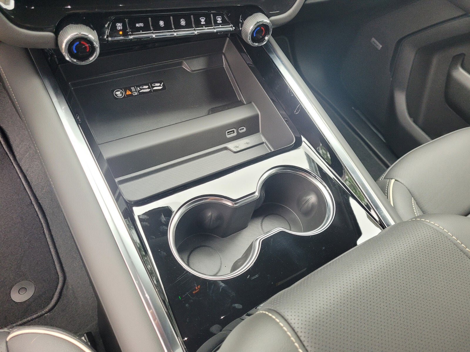 2025 Chevrolet Suburban Premier - Photo 27