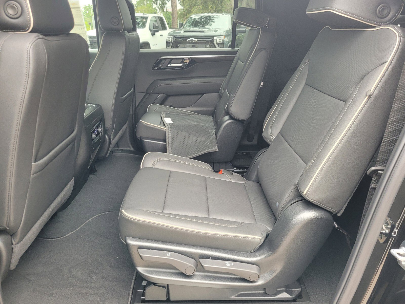 2025 Chevrolet Suburban Premier - Photo 20