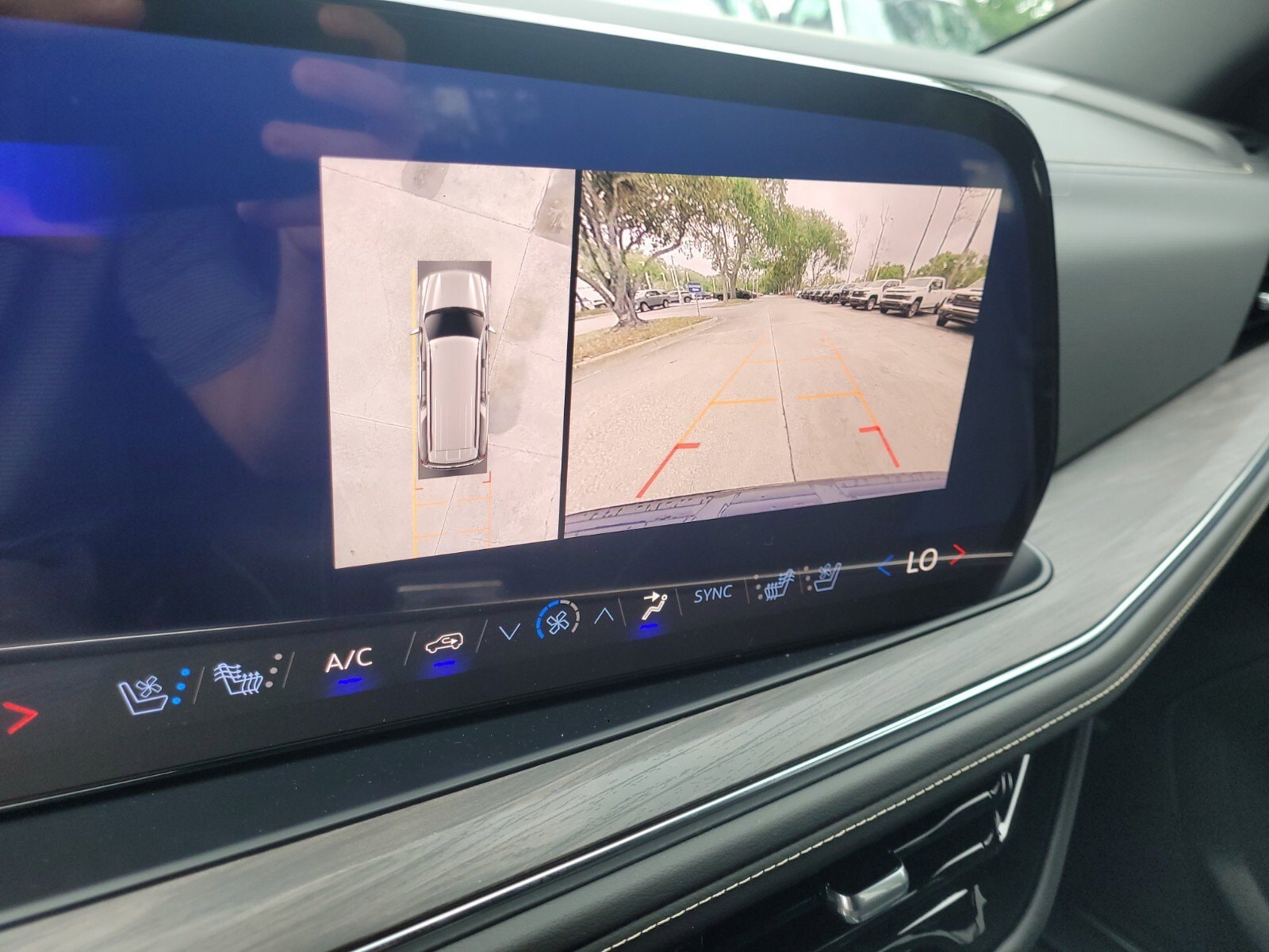 2025 Chevrolet Suburban Premier - Photo 34