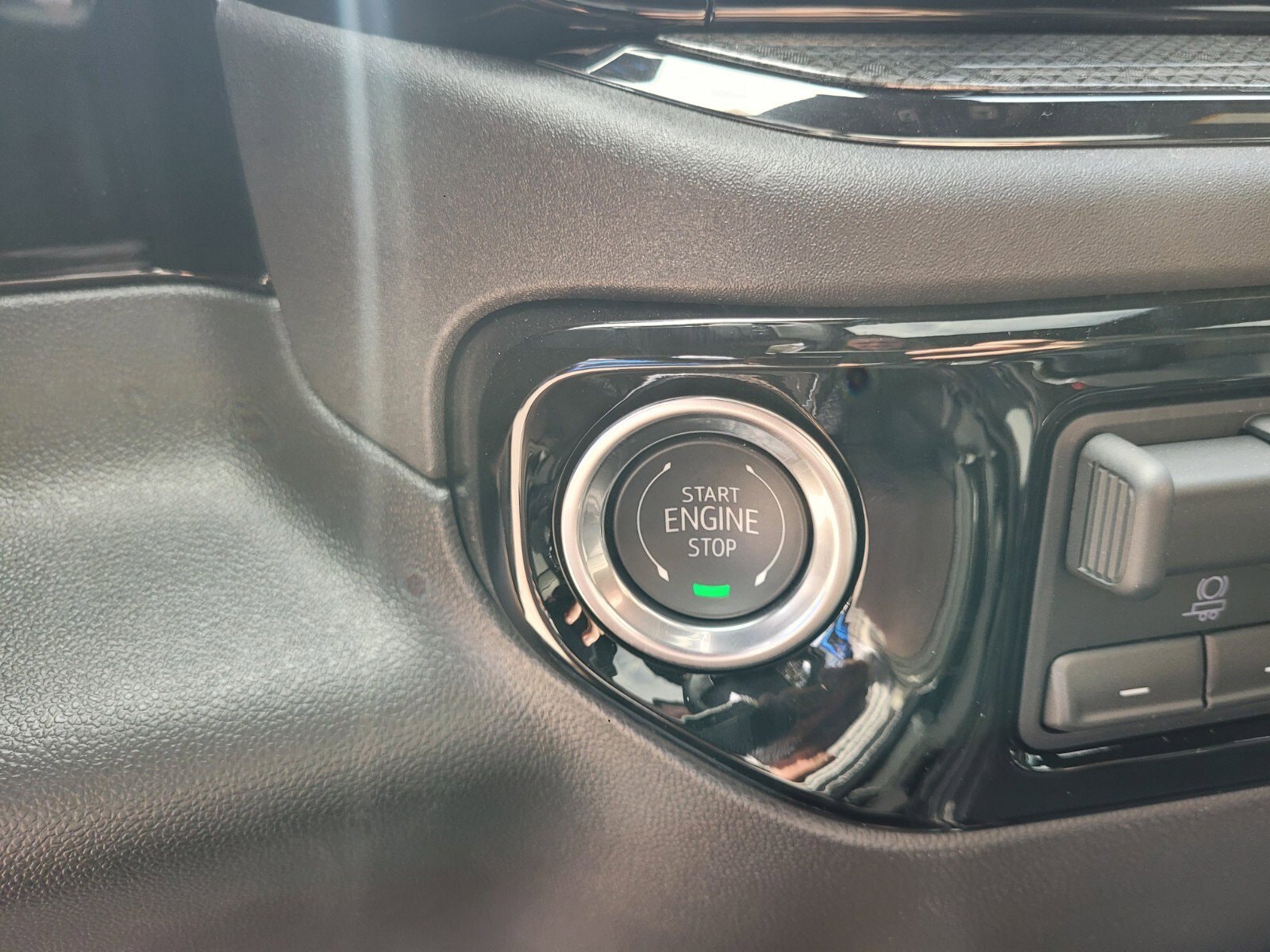 2025 Chevrolet Silverado 1500 ZR2 - Photo 36