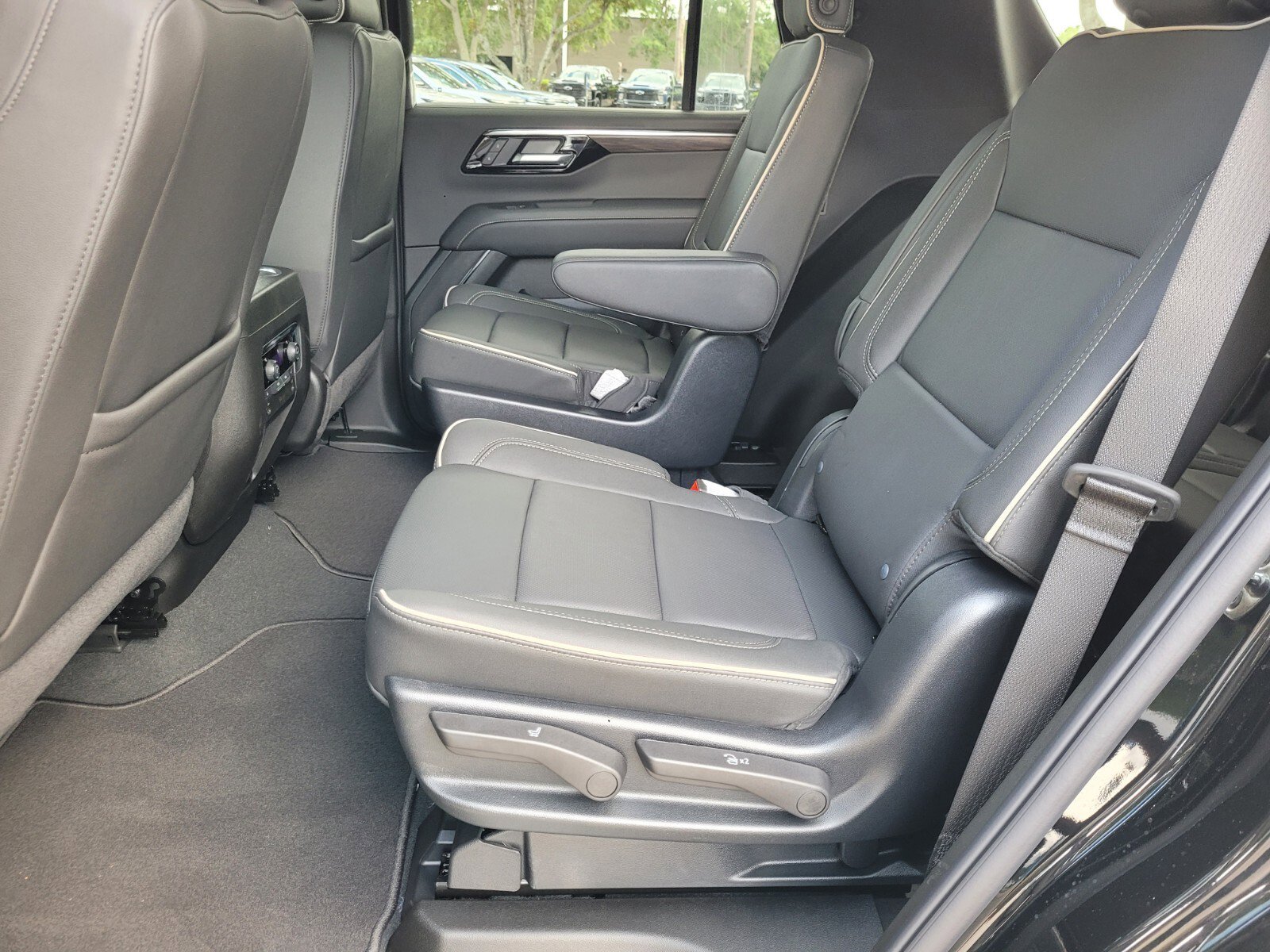 2025 Chevrolet Tahoe Premier - Photo 23