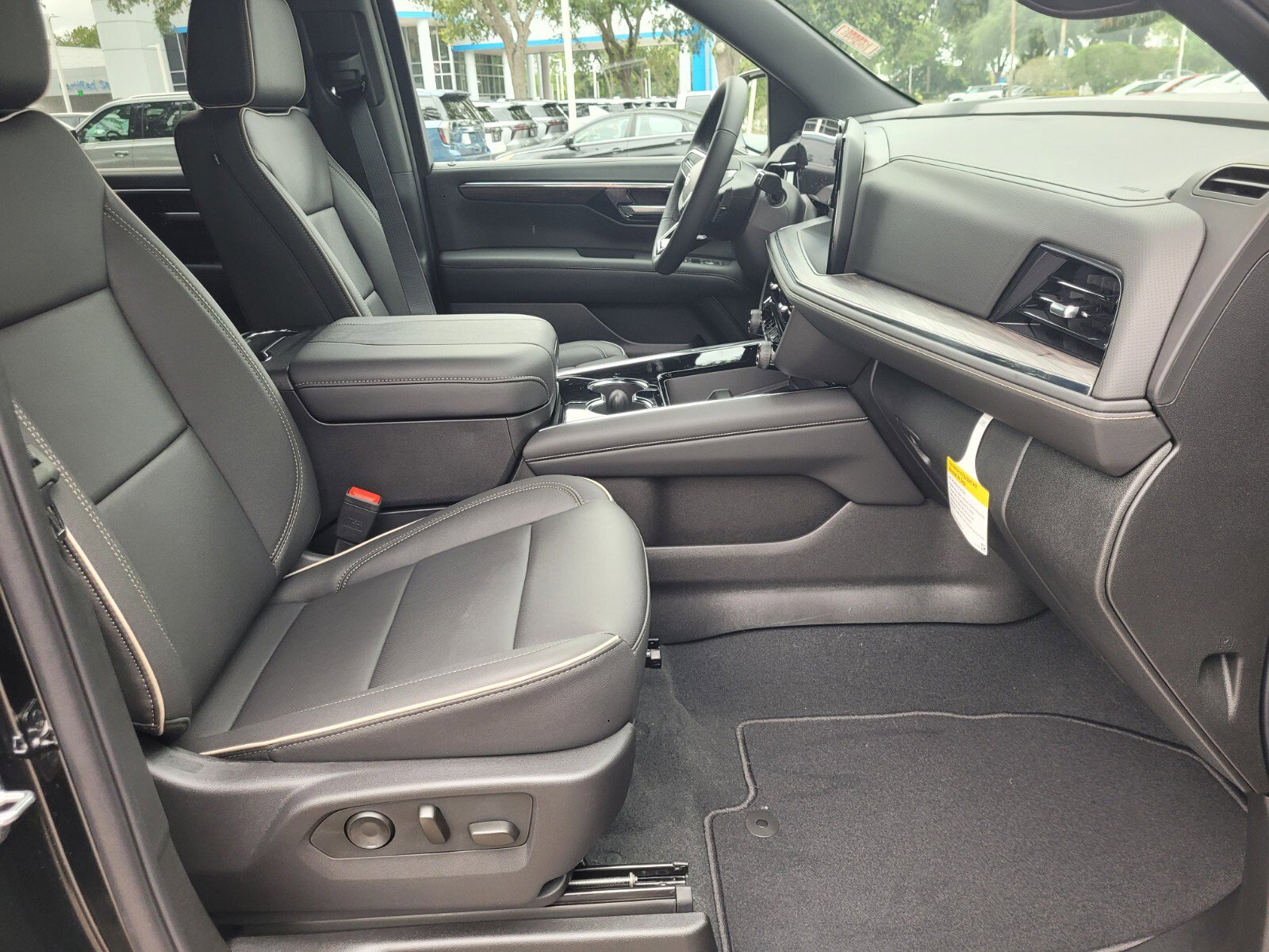 2025 Chevrolet Suburban Premier - Photo 12