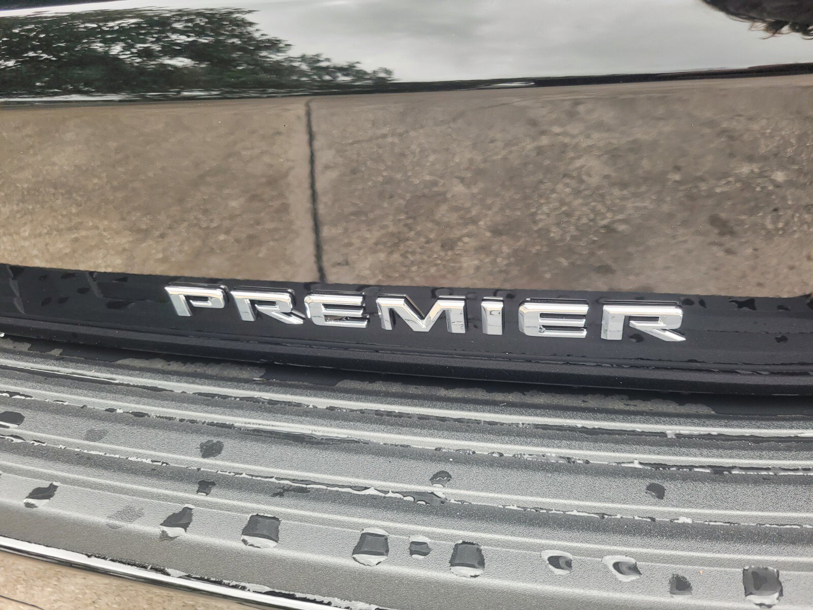 2025 Chevrolet Suburban Premier - Photo 17