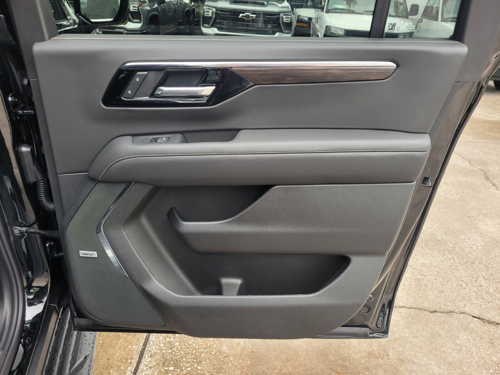 2025 Chevrolet Suburban Premier - Photo 16
