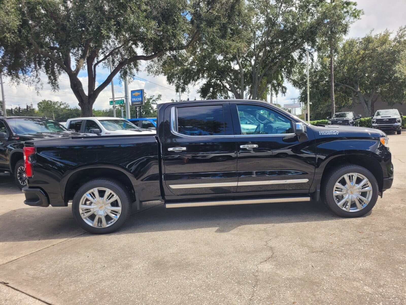 2025 Chevrolet Silverado 1500 High Country - Photo 9