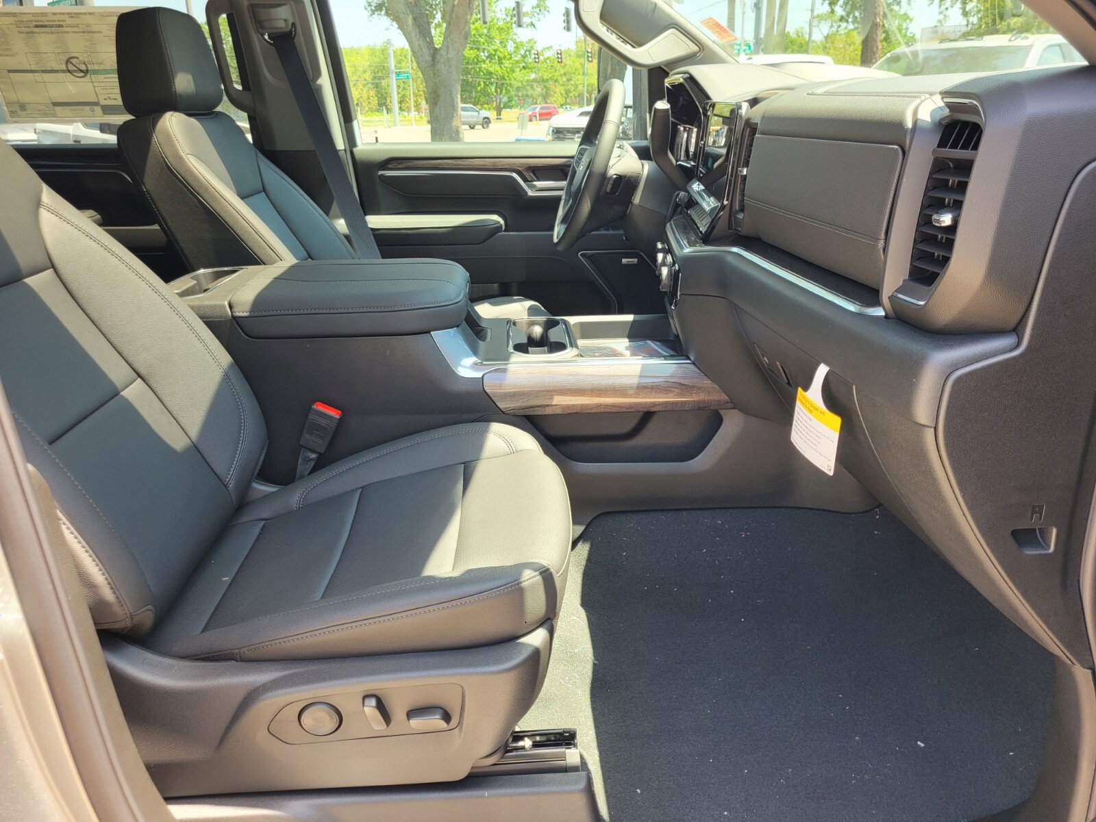 2025 Chevrolet Silverado 2500HD LTZ - Photo 16