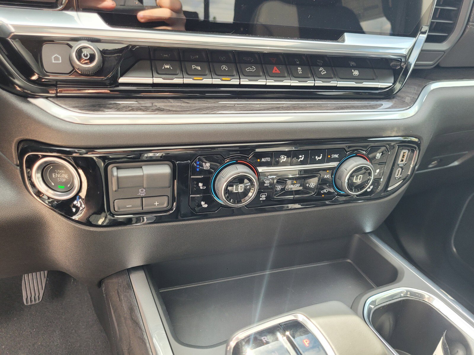 2025 Chevrolet Silverado 1500 LTZ - Photo 31