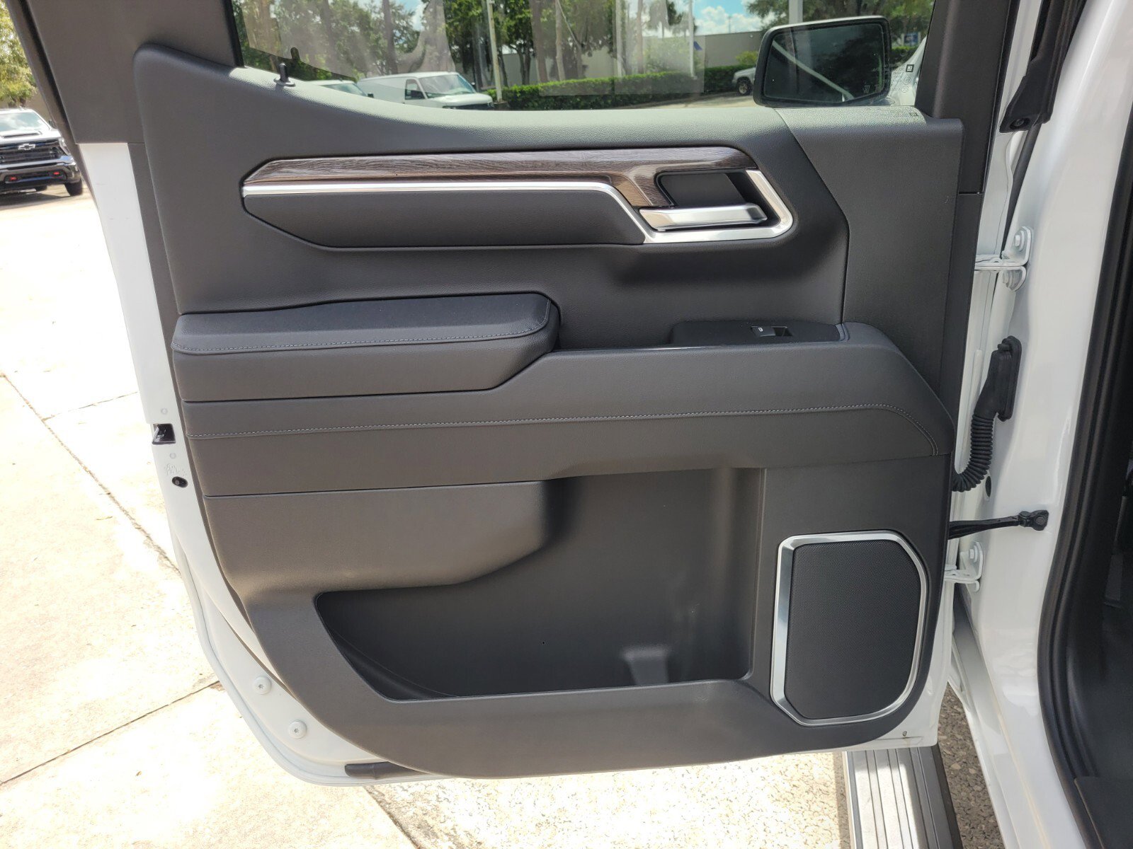 2025 Chevrolet Silverado 1500 LTZ - Photo 25