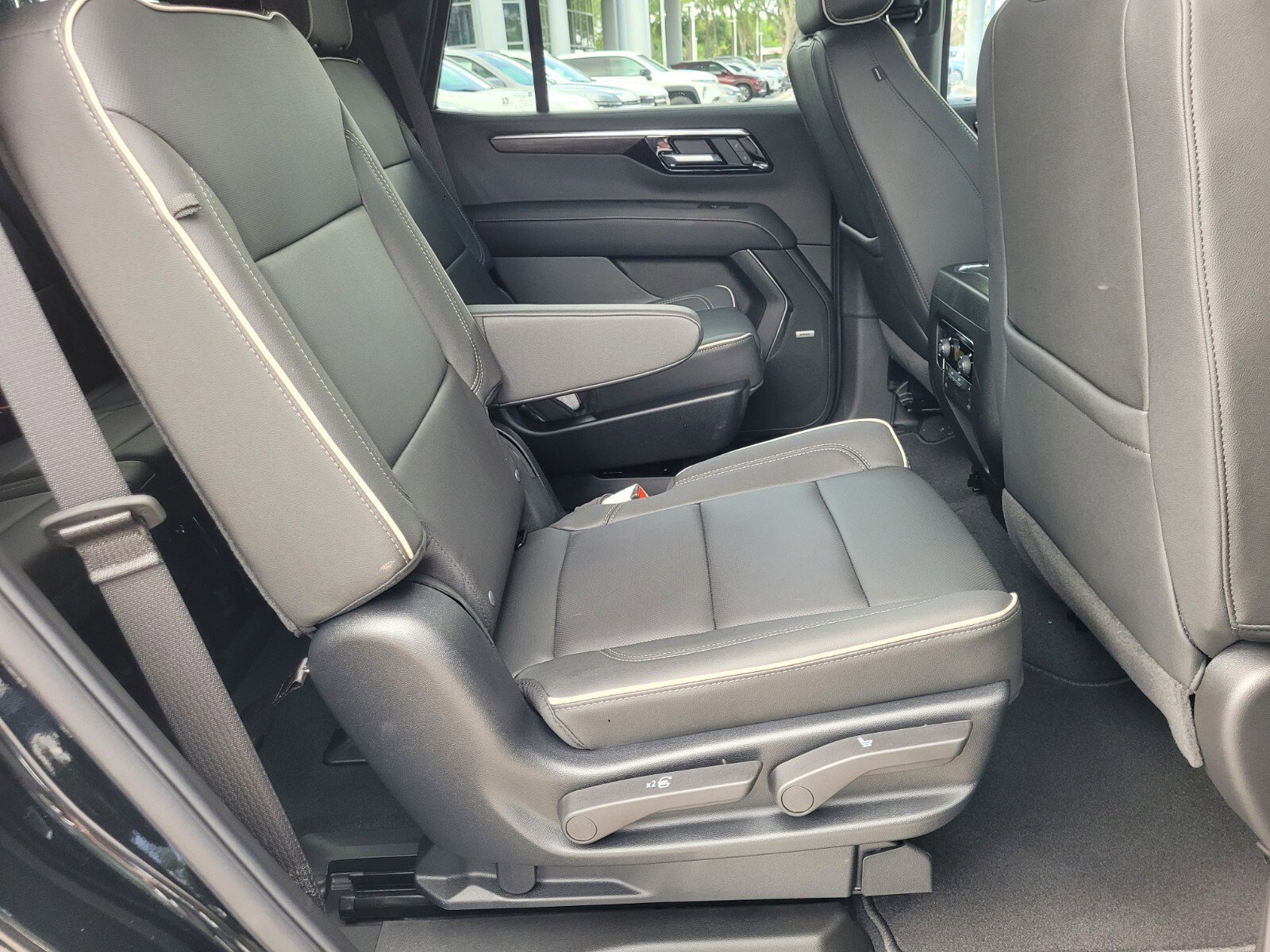 2025 Chevrolet Tahoe Premier - Photo 16