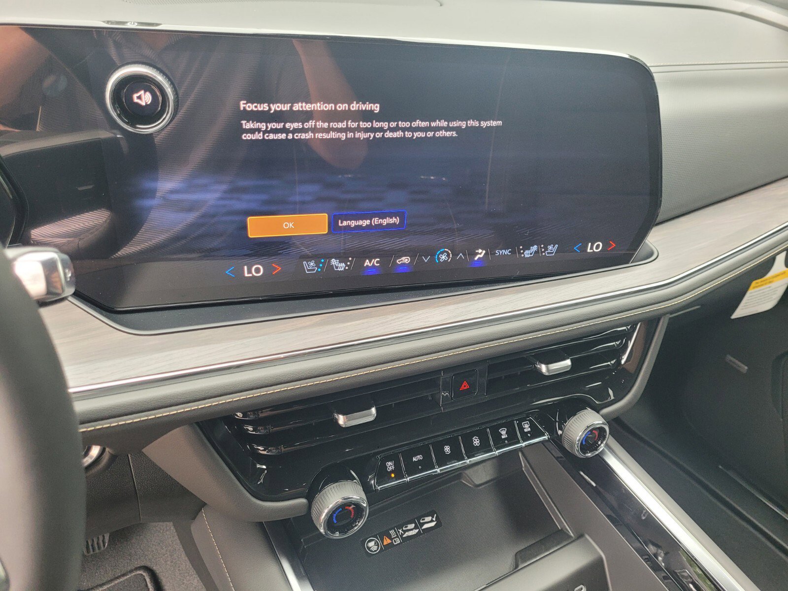 2025 Chevrolet Suburban Premier - Photo 26
