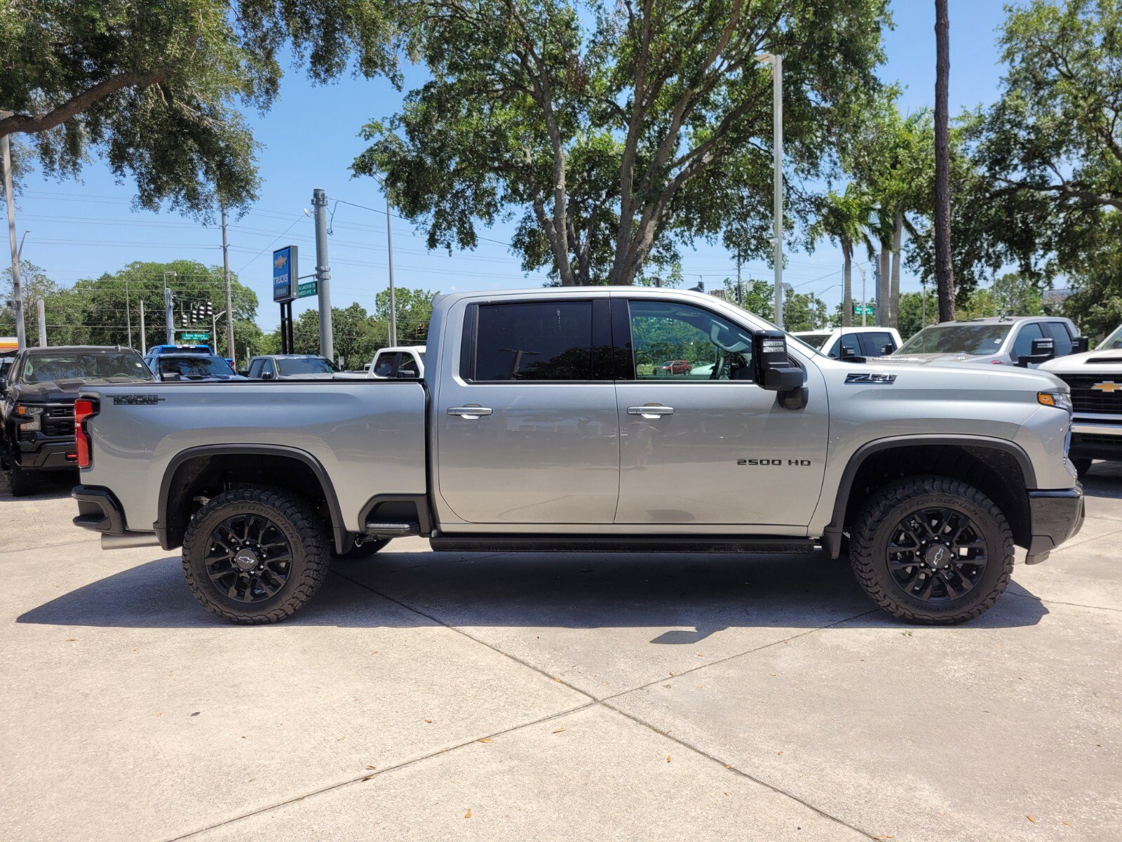 2025 Chevrolet Silverado 2500HD LTZ - Photo 9