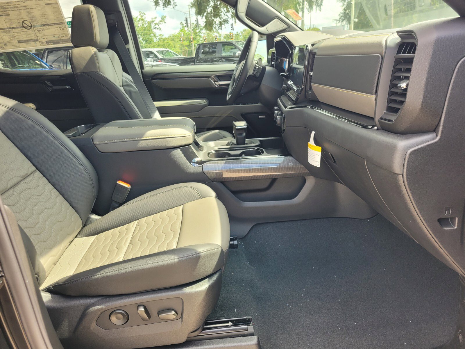 2025 Chevrolet Silverado 1500 ZR2 - Photo 14