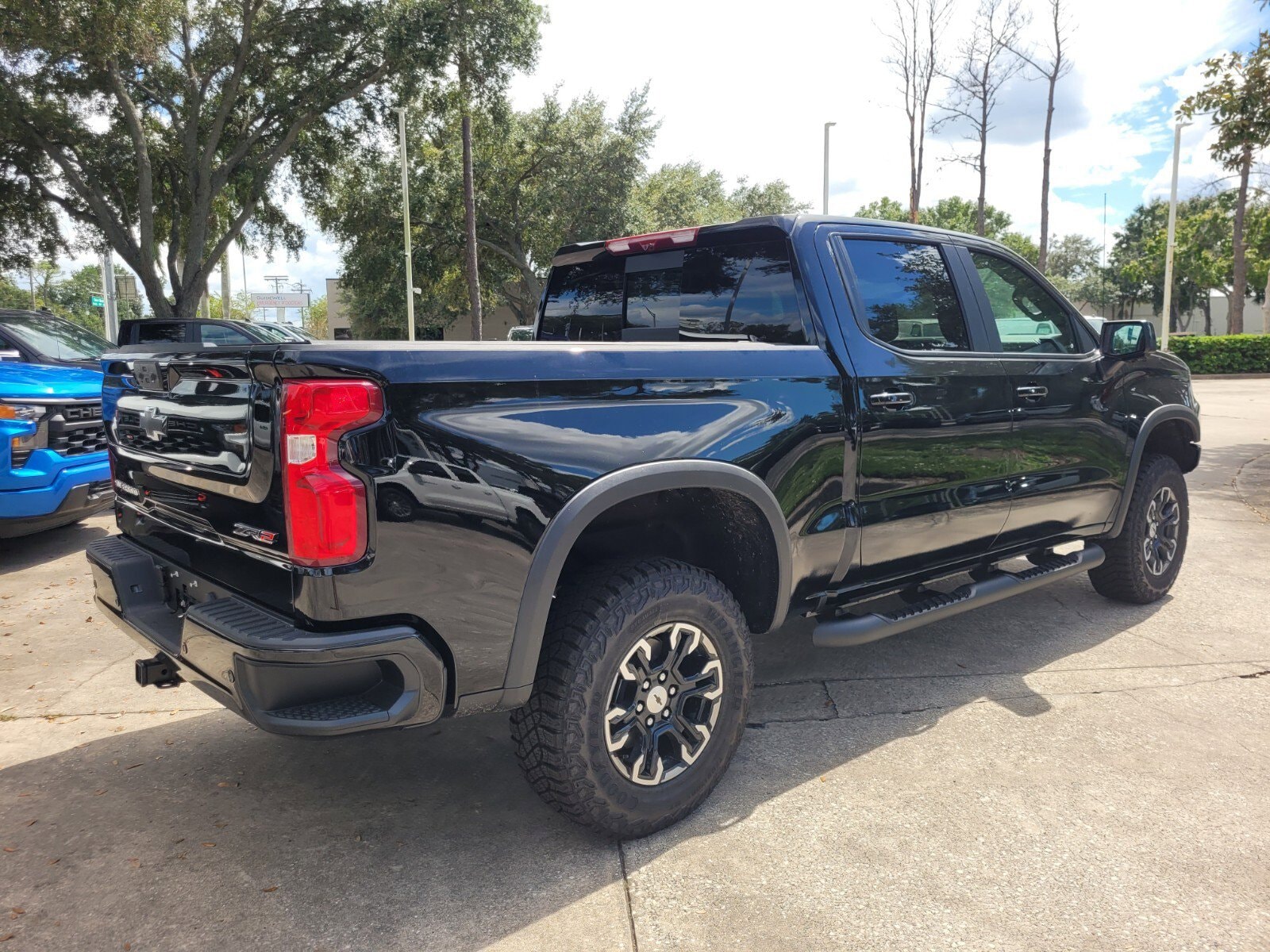 2025 Chevrolet Silverado 1500 ZR2 - Photo 8