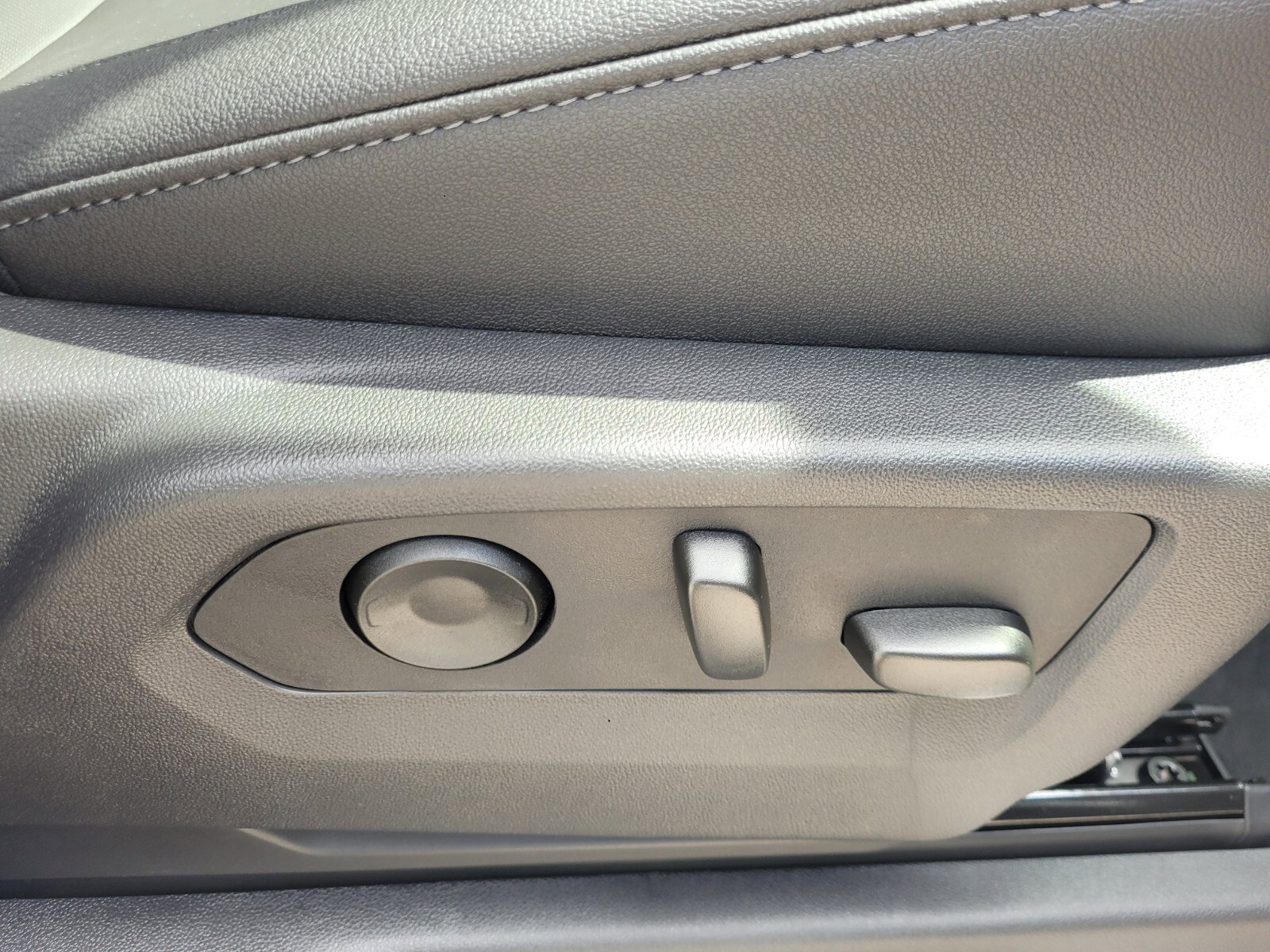 2025 Chevrolet Silverado 1500 LTZ - Photo 17