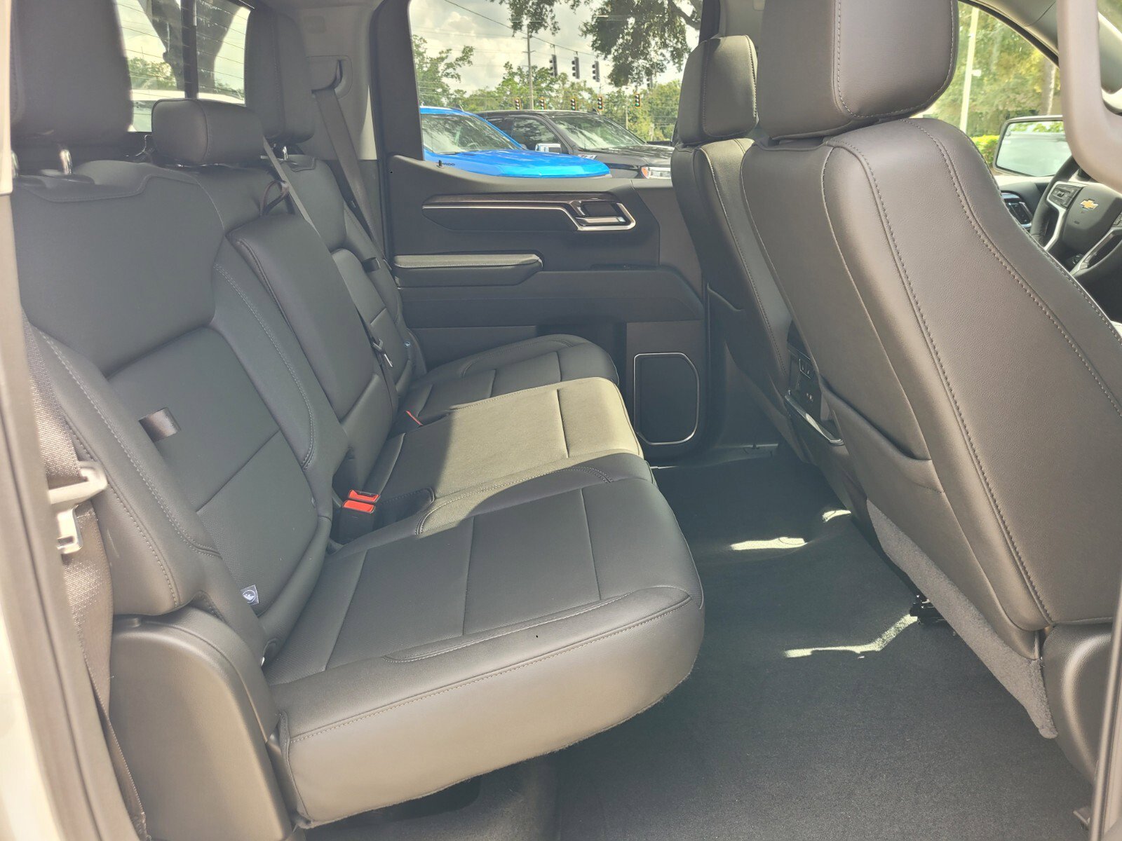 2025 Chevrolet Silverado 1500 LTZ - Photo 18