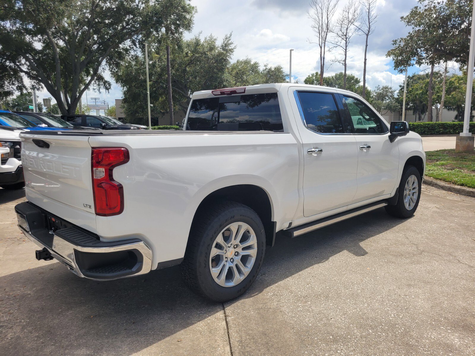 2025 Chevrolet Silverado 1500 LTZ - Photo 8